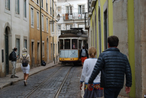 R. Das Escolas Gerais in Alfama Portugal - photography by Jenny SW Lee
