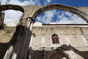 Carmo Convent in Lisbon, Portugal - photography by Jenny SW Lee