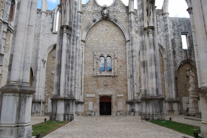 Carmo Convent in Lisbon, Portugal - photography by Jenny SW Lee