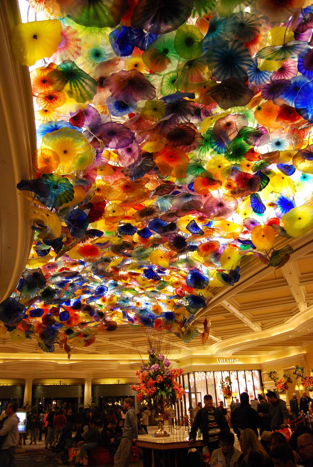 Chihuly's glass artwork at Bellagio Hotel and Casino - photography by Jenny SW Lee