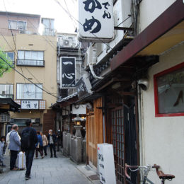 Hozenji Yokocho Alley, Osaka Japan | Photography by Jenny S.W. Lee