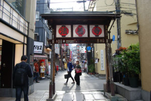 Hozenji Yokocho Alley, Osaka Japan | Photography by Jenny S.W. Lee