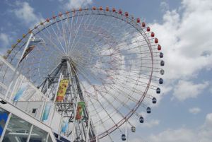 Tempozan Ferris Wheel, Osaka Japan | Photography by Jenny S.W. Lee