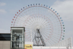 Tempozan Ferris Wheel, Osaka Japan | Photography by Jenny S.W. Lee