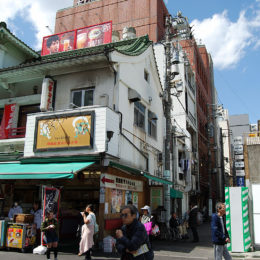 Senso-ji Temple and Marketplace | Photography by Jenny S.W. Lee