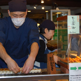 Senso-ji Temple and Marketplace | Photography by Jenny S.W. Lee
