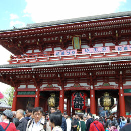 Senso-ji Temple and Marketplace | Photography by Jenny S.W. Lee