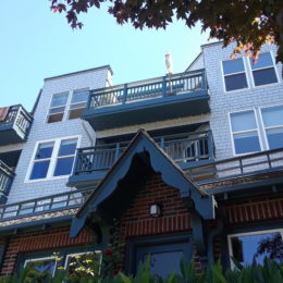 Alki beach houses or apartments