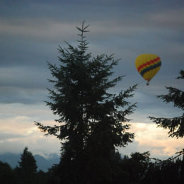 Hot air balloon floating over Redmond (July 2020)