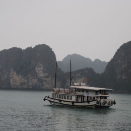 Ha Long Bay, Vietnam | Photography by Jenny S.W. Lee