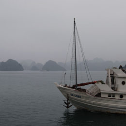 Ha Long Bay, Vietnam | Photography by Jenny S.W. Lee