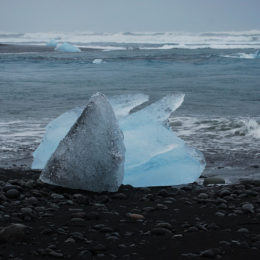 Diamond Beach in Iceland | Photography by Jenny SW Lee