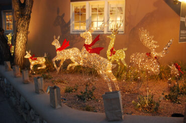 farolito walk on Canyon Road | Santa Fe, New Mexico | Photography by Jenny S.W. Lee