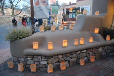 farolito walk on Canyon Road | Santa Fe, New Mexico | Photography by Jenny S.W. Lee